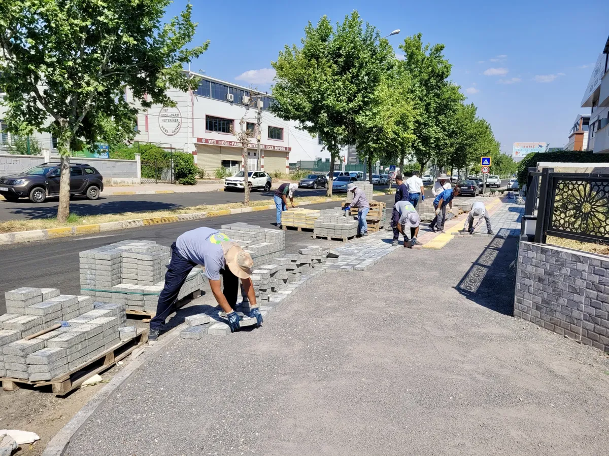 Karanfil 7 Caddesi’nde kaldırımlar yenileniyor