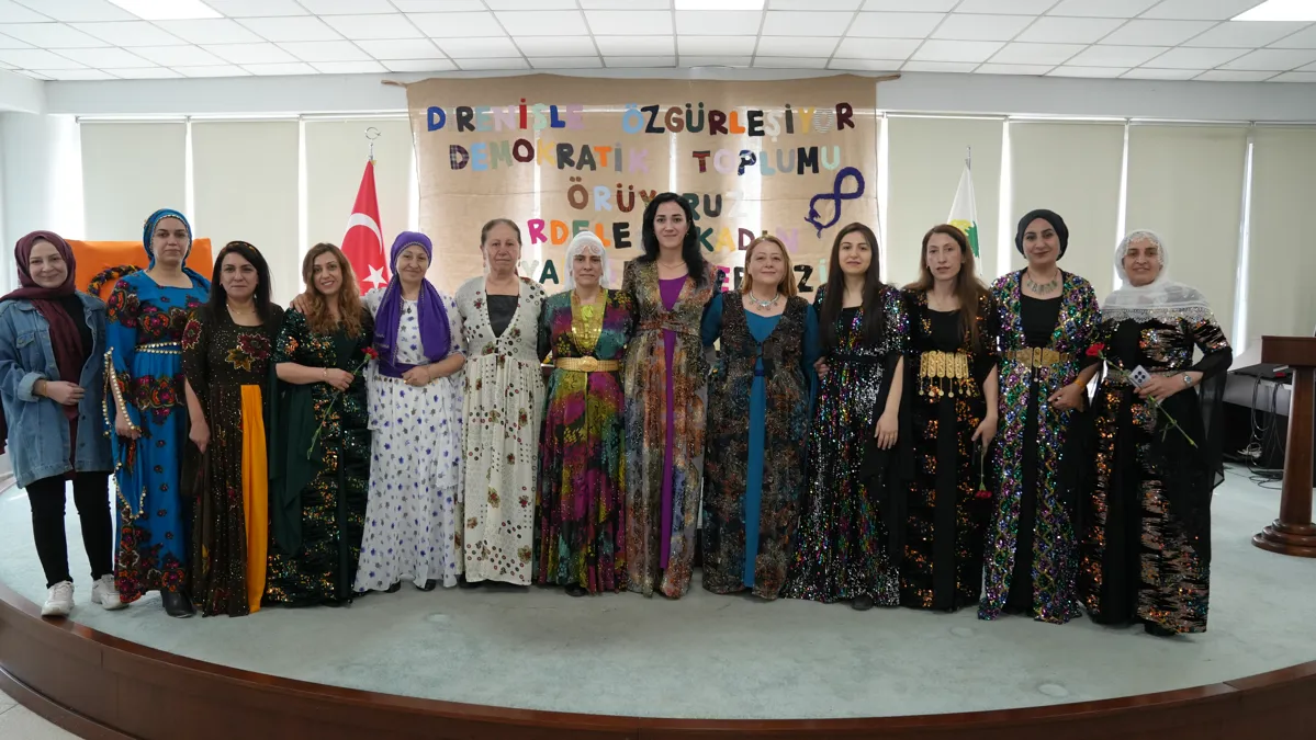 Bağlar Belediyesi Meclis Toplantısı’nda 8 Mart kutlandı