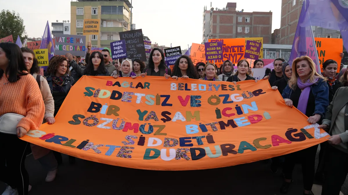 Eşbaşkanlar 25 Kasım yürüyüşüne katıldı