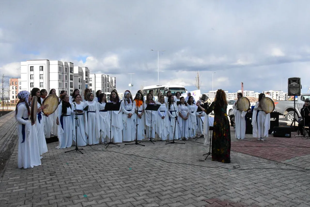 Kadın Korosu ve Halk Oyunları Grubu ile Oğlaklı’da 8 Mart Şenliği Düzenlendi