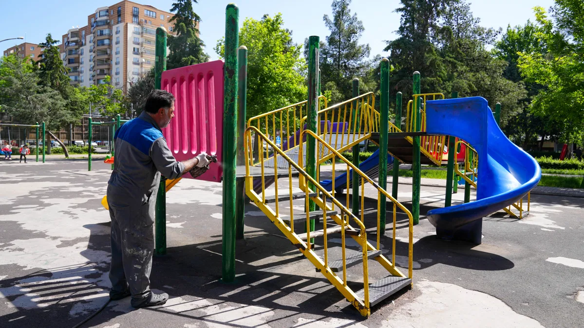 Parklarda bakım, onarım ve yenileme çalışması