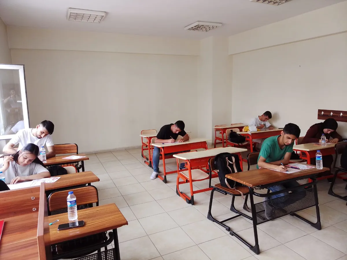 Bağlar Belediyesi tarafından verilen ücretsiz TYT-AYT (üniversite sınavına hazırlık) kurslarımız devam etmektedir.