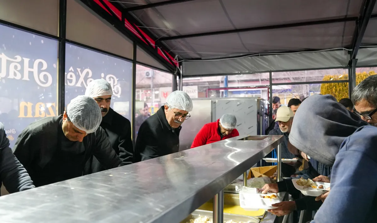 Eş Başkanlar halkla birlikte oruçlarını açtı