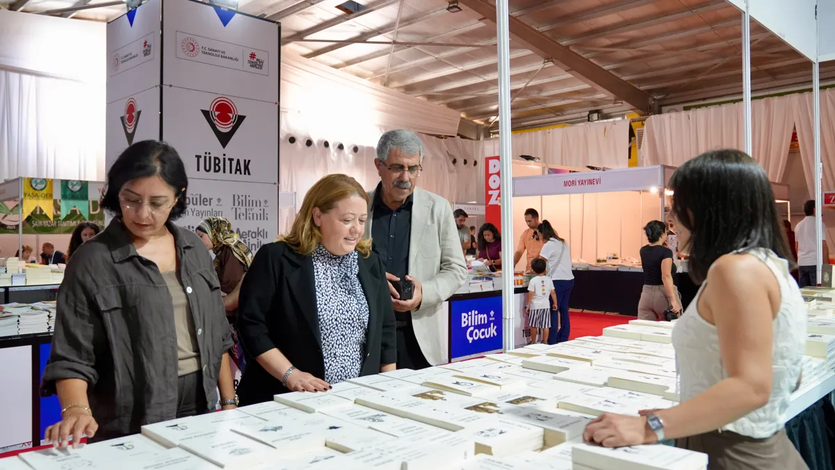 Eşbaşkanlar Diyarbakır 10. Kitap Fuarı açılışına katıldı