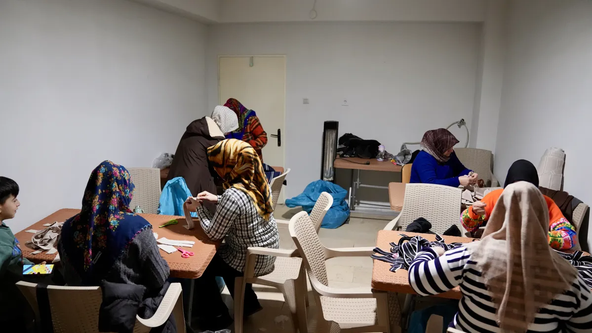 Kardelen Kadın Dayanışma Merkezi Tasarım Atölyesinde kolektif üretim ve dayanışma