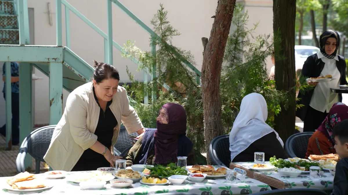Eş Başkan Ayaz Anneler Günü etkinliğinde kadınlarla buluştu