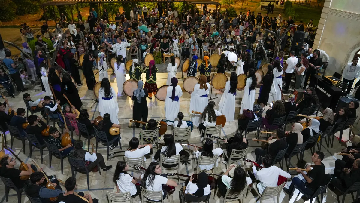 Bağ Evi öğrencilerinden rengarenk yıl sonu şenliği