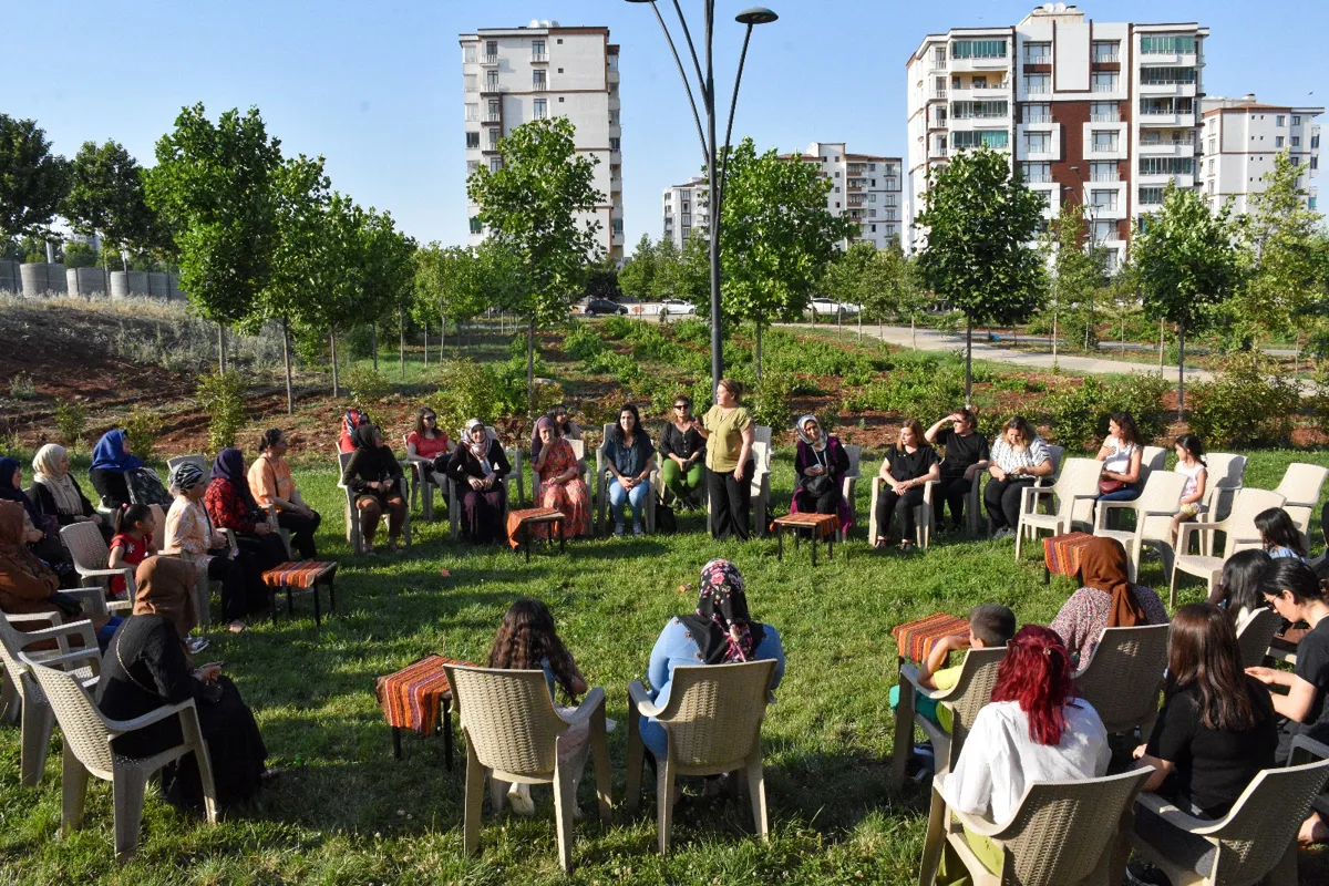 Kadın Buluşmaları Başladı: Masa Başında Değil Kadınlarla Karar Alacağız