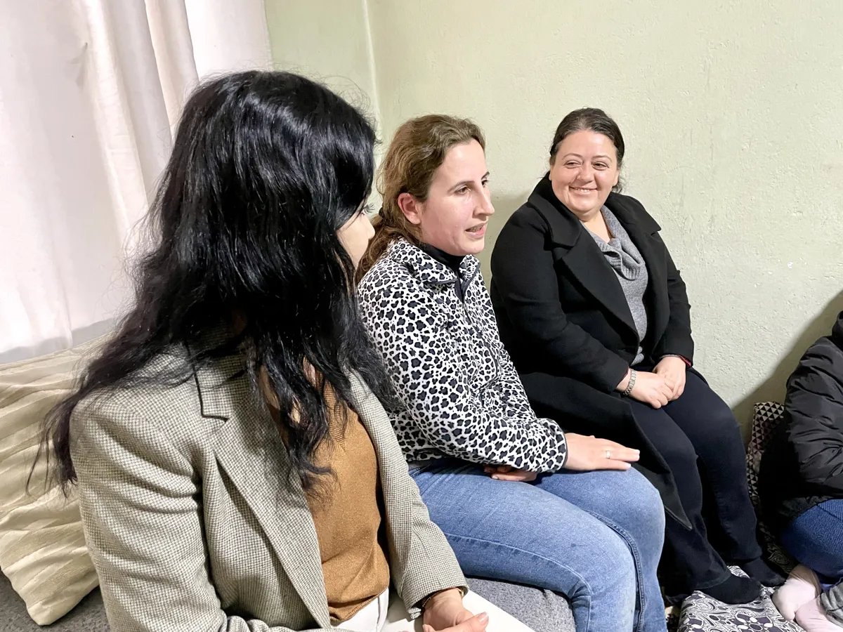 Eş Başkan Leyla Ayaz ev ziyaretleri yaparak kadınları dinledi