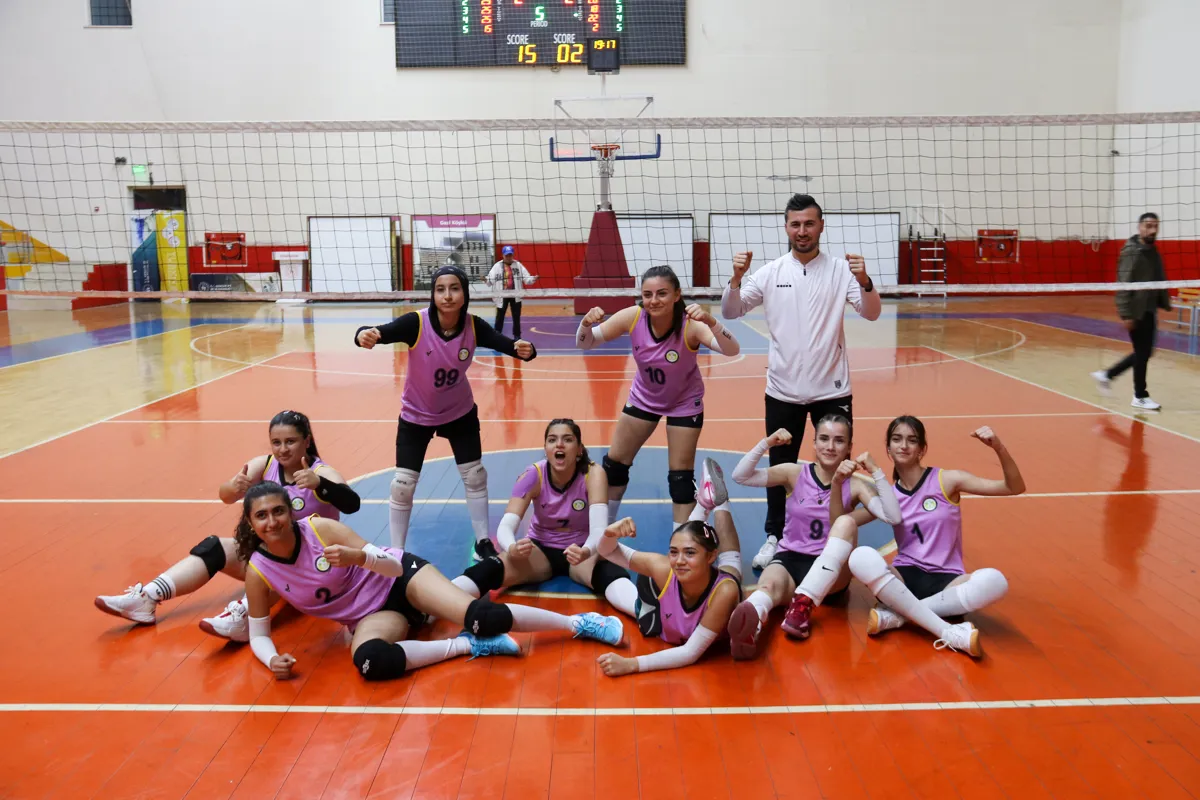 Voleybol ve futbol takımlarımız maçlardan galip ayrıldı